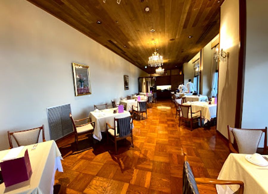 Experience the fusion of French cuisine and coastal beauty at La Mer the Classic in Shima, Japan – an unforgettable dining destination.