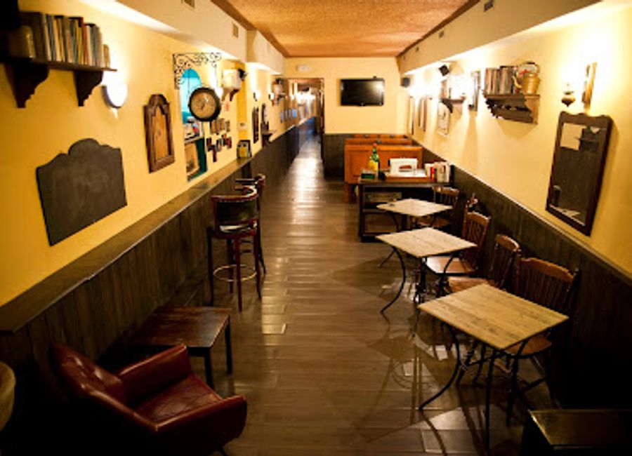 Experience the unique blend of local craft beers and delicious cuisine at The Hidden Pub, a charming gastropub in the heart of Florence.