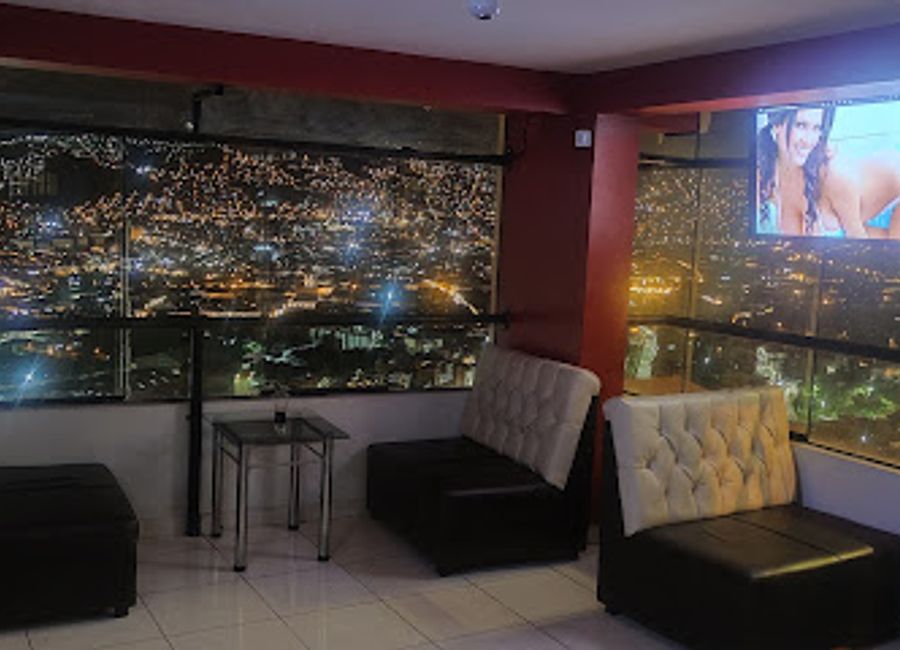 Experience vibrant nightlife with stunning views at Best View Restobar Karaoke in Cusco, where delicious cuisine meets energetic entertainment.
