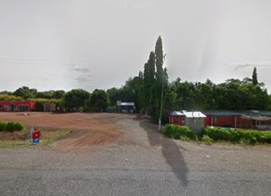 Experience the vibrant nightlife at Dayuori Bar in Tuna, where delicious grilled meats and refreshing drinks await in a cozy atmosphere.