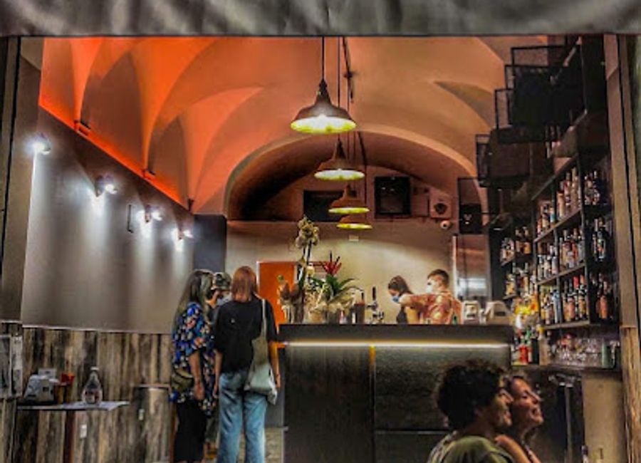 Discover Screwdriver, a vibrant cocktail bar in Lucca, where creative mixology and a lively atmosphere come together for an unforgettable night out.