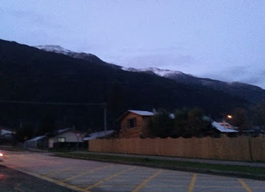 Discover the heart of Futaleufú's nightlife at Pub Scorpions, a lively bar offering local drinks and a welcoming atmosphere.