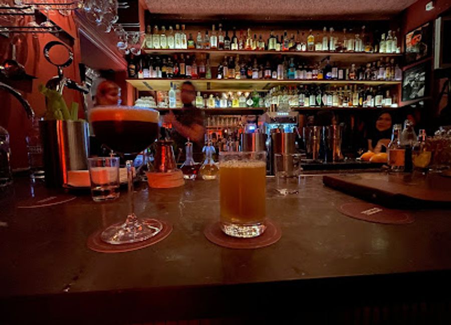 Discover the vibrant cocktail scene at Bar Bruno in Gothenburg, where expertly crafted drinks and a welcoming atmosphere await you.