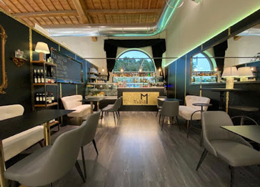 Experience the vibrant nightlife of Lucca at Black Mirror Cocktail Bar, where expertly crafted cocktails meet a chic ambiance for a memorable evening.