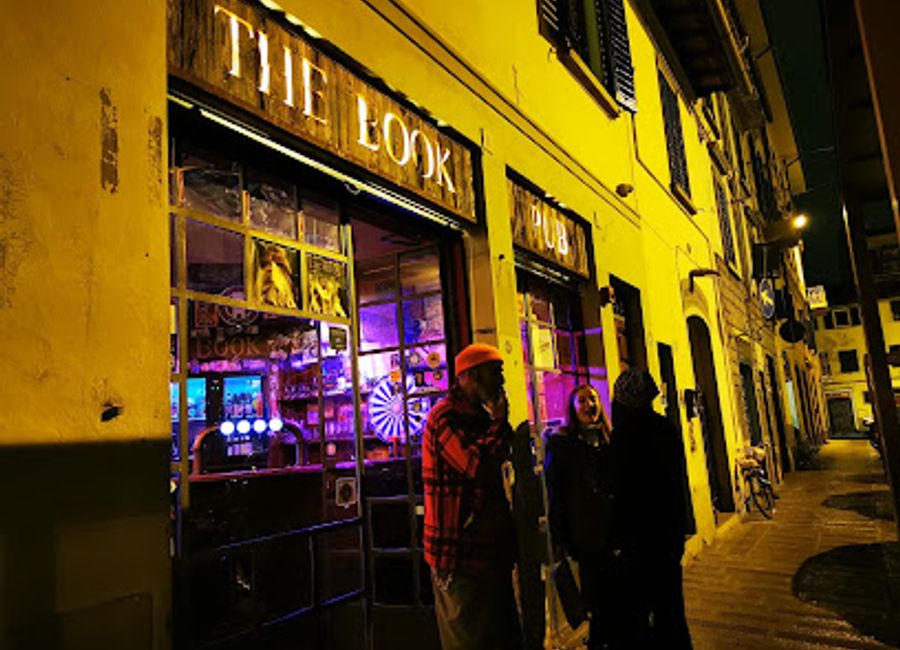 Discover a unique literary retreat in Florence at The Book Pub, where great reads meet delicious local wines in a cozy atmosphere.
