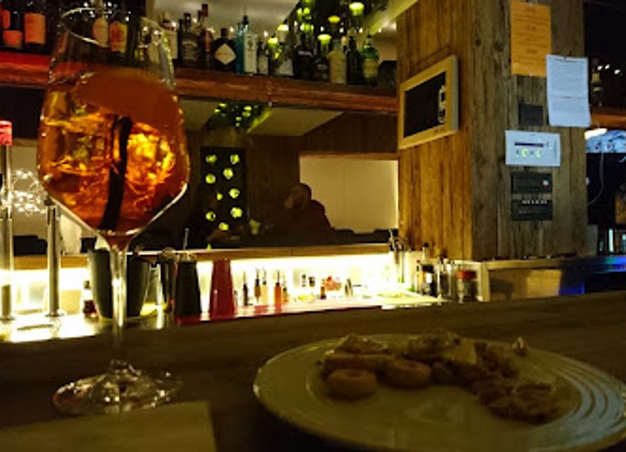 Discover the charm of Toccami Wine-Bar Cocktail-Lounge in Corvara, where exquisite wines and stunning mountain views create an unforgettable experience.
