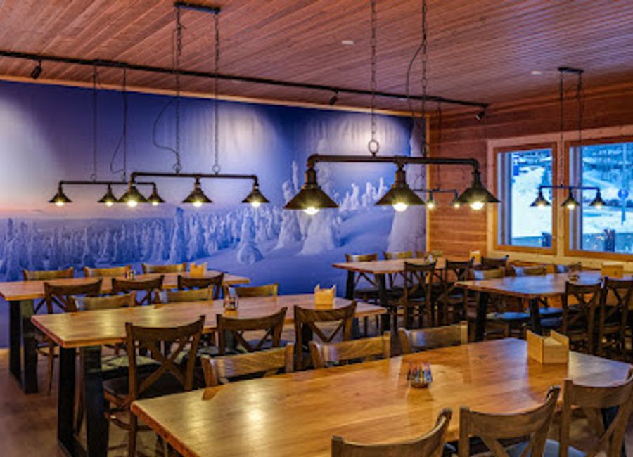 Discover Burger Cafe & Bar Ruka, where delicious burgers meet stunning natural beauty in the heart of Kuusamo.