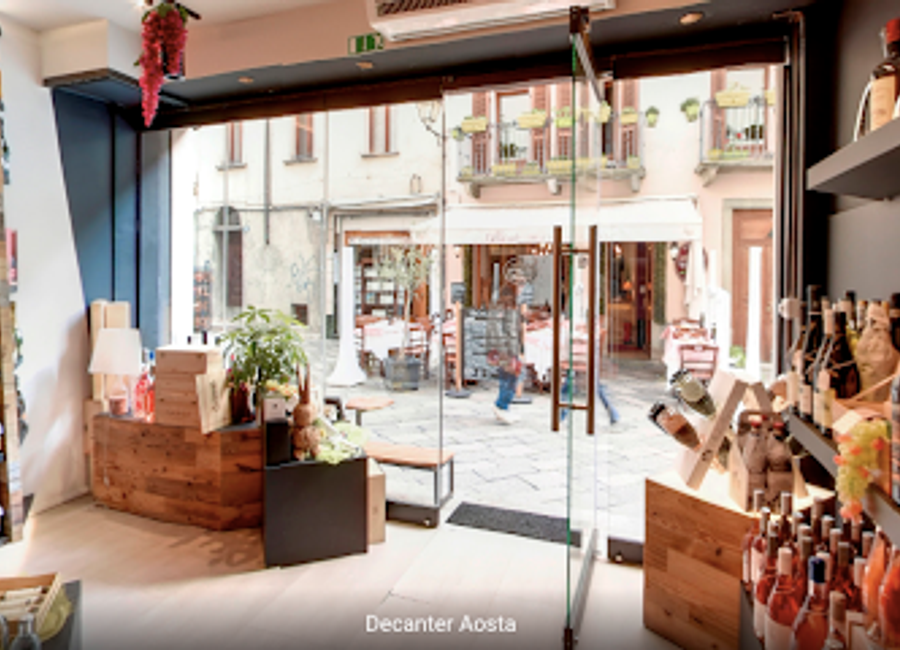 Discover the charm of Decanter Aosta, a wine bar offering exquisite local and international wines in the heart of Aosta Valley, Italy.