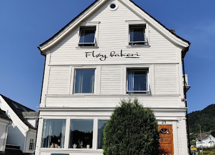 Discover Lofthus Ekspedisjon, a unique brewpub offering craft beers, ciders, and pizzas in a stunning Norwegian setting.