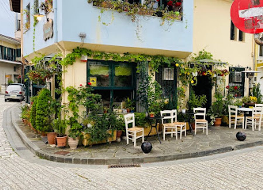 Experience the vibrant nightlife of Ioannina at Chevalier, where exceptional drinks meet a welcoming atmosphere.