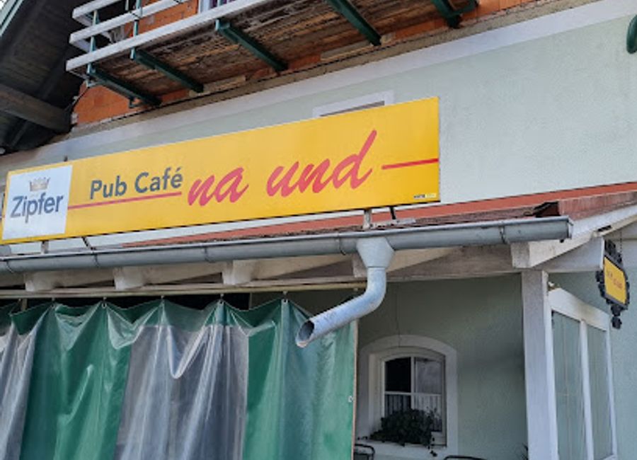 Discover the cozy atmosphere and local flavors at Pub Cafe' Na Und in Lumplgraben, the perfect bar for relaxation and cultural immersion.