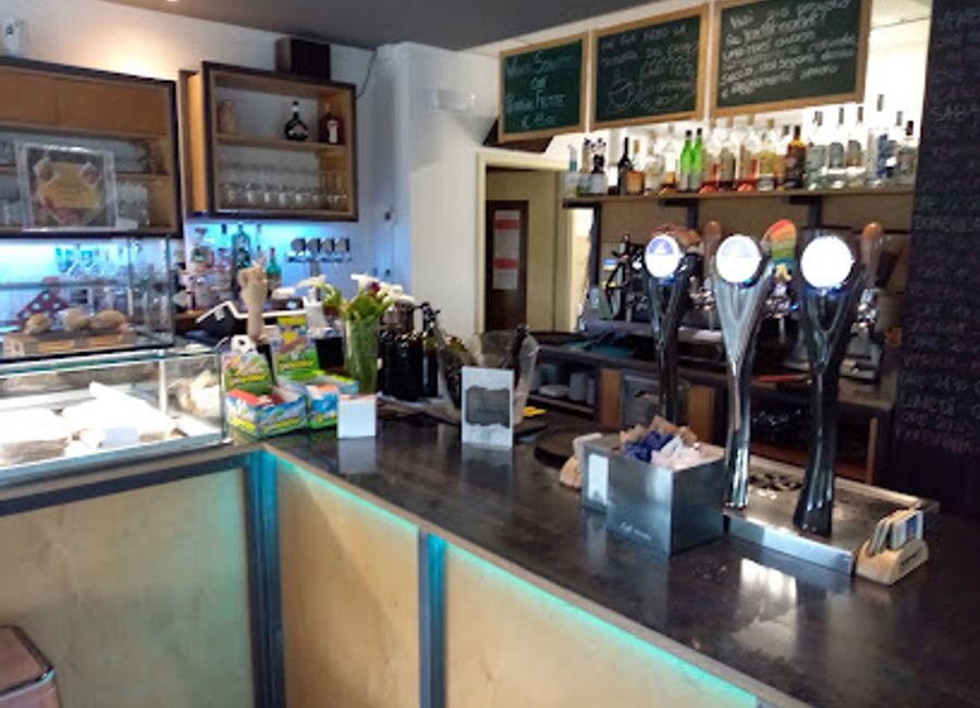 Discover the charm of Urban's Bar in Gemona, where delightful drinks and warm Italian hospitality await in a vibrant atmosphere.