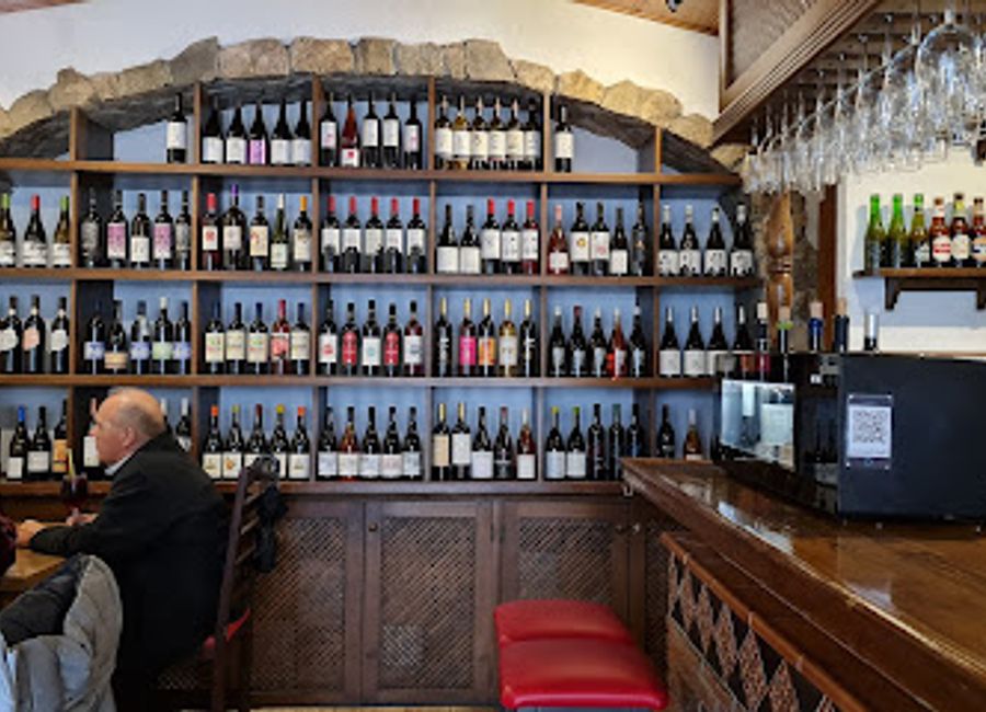 Explore the rich flavors of Andalusia at Entre Vinos, a charming wine bar and tapas restaurant in the heart of Ronda.