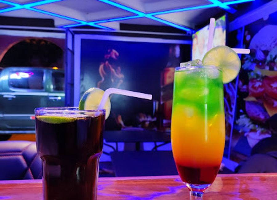 Experience the vibrant flavors and ambiance of C'Kretos Gastro Bar in Huaraz, where culinary creativity meets local Peruvian culture.