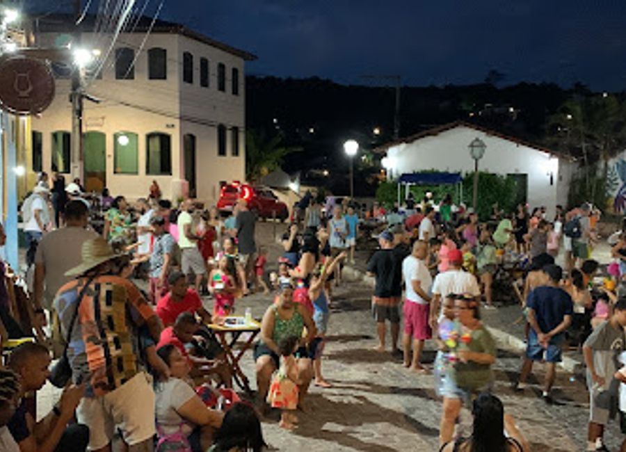 Discover the lively spirit of Quinca's Botequim, a vibrant bar in Lençóis serving exquisite drinks and local bites in a warm atmosphere.