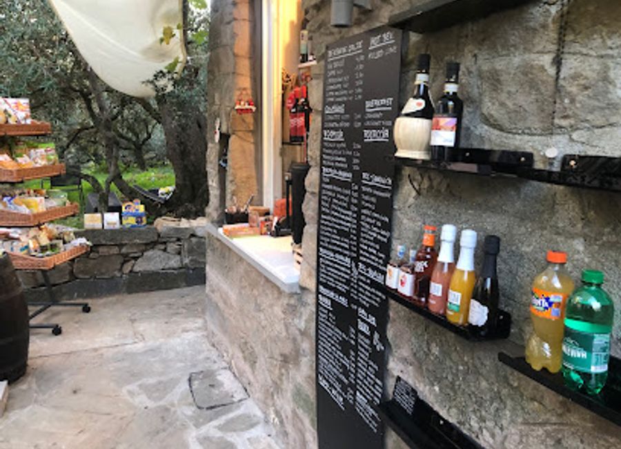 Discover Chiosco del Sole in Cinque Terre, a perfect bar for coffee, light bites, and breathtaking views of the stunning coastal scenery.
