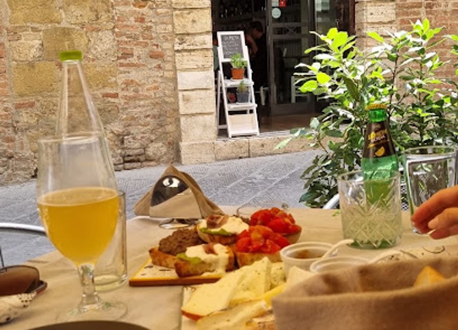 Discover the essence of Tuscan wines at Opificio 16 - a charming enoteca and wine bar in the heart of Montepulciano.