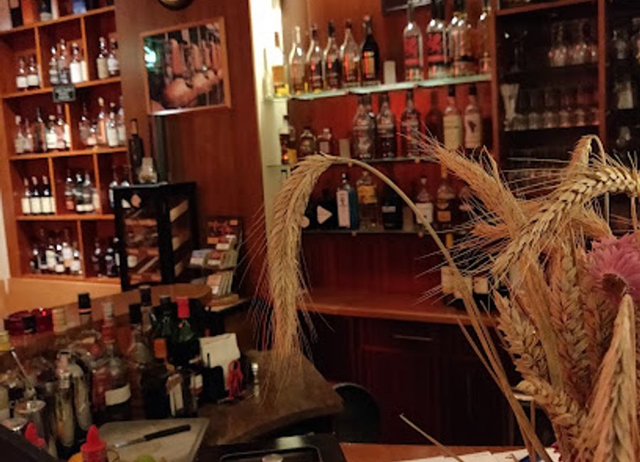 Discover the ultimate whisky experience at The First Whisk(e)y Bar in Leipzig, featuring over 600 whiskies and an inviting ambiance to unwind.