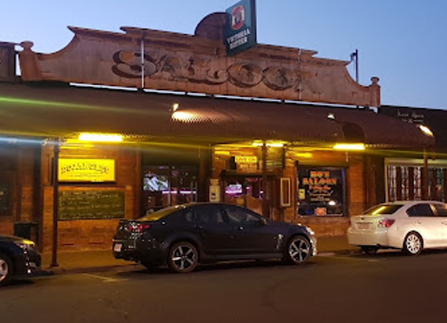 Discover the vibrant atmosphere of Bojangles Saloon & Dining Room, Alice Springs' favorite pub and dining spot, where local culture meets delicious cuisine.
