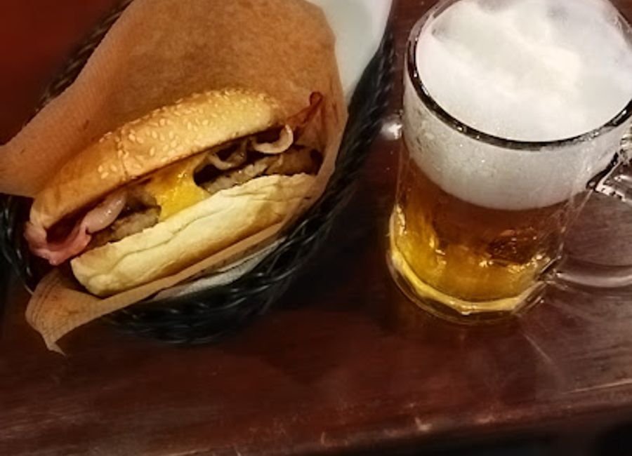 Discover the lively 8Avos Bar in Covilhã, where delicious drinks and a vibrant atmosphere await you in this charming Portuguese city.