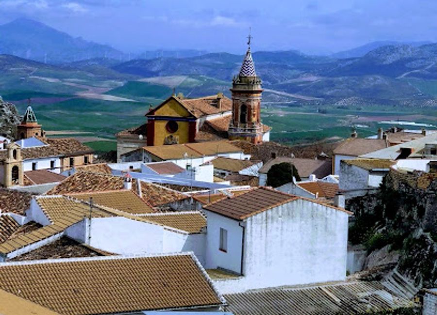 Savor authentic Spanish tapas and fine wines at Bar El Convento in Ronda, the perfect spot for food lovers exploring Málaga.