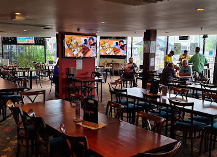 Experience the vibrant atmosphere and delicious cuisine at Uncle's Tavern, Alice Springs' favorite bar and restaurant in the heart of the Outback.