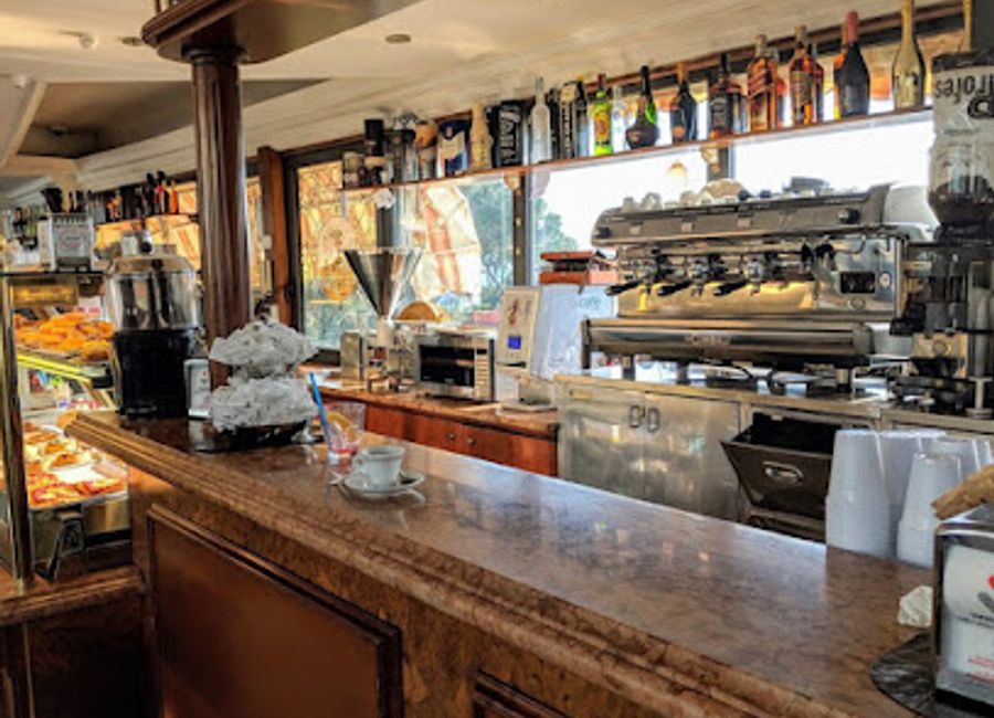 Discover Terrazza Vesuvius, a charming bar and coffee shop in Ercolano offering stunning views, delicious drinks, and a cozy atmosphere for travelers.