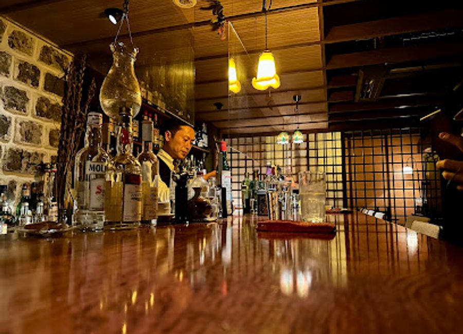 Discover the essence of Kyoto at Bar Ixey, where exceptional cocktails meet a warm and inviting atmosphere in the heart of Higashiyama.