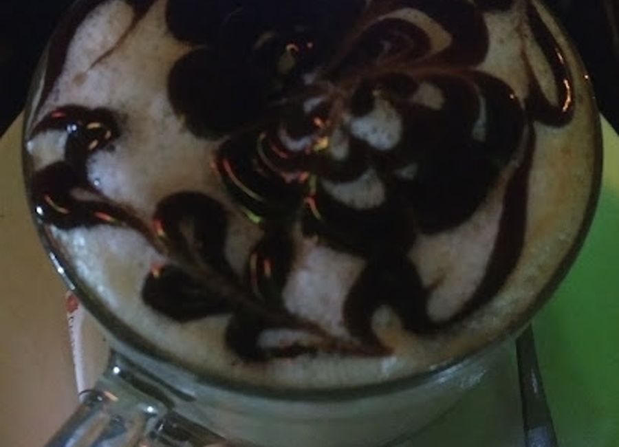 Discover the flavors of La Macarena at Café Bar-Restaurante Punto Verde, where local cuisine meets a cozy atmosphere.