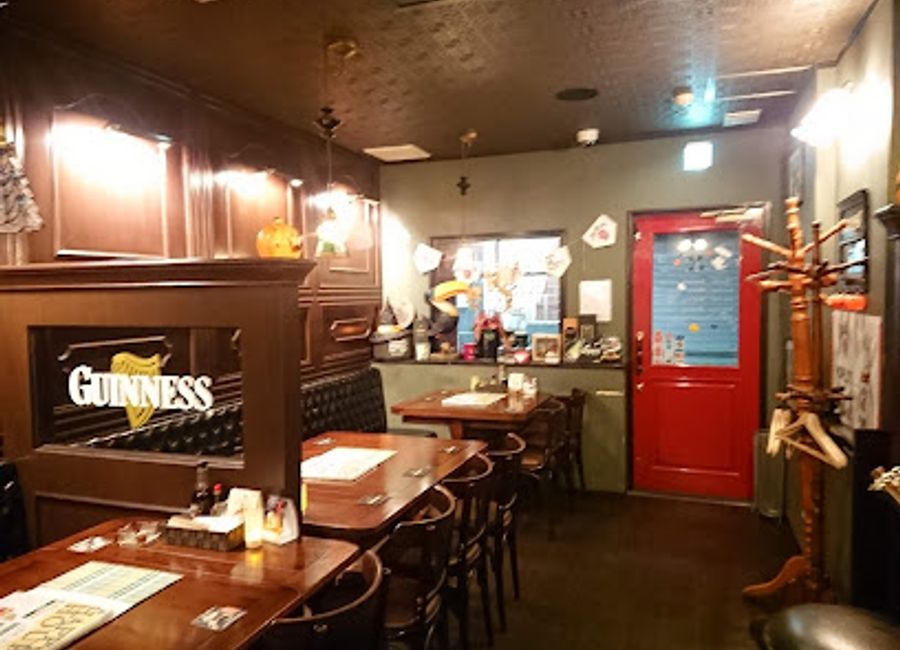 Discover the lively atmosphere of Irish Pub Templebar in Nagasaki, where authentic food and drinks meet the warmth of Irish hospitality.