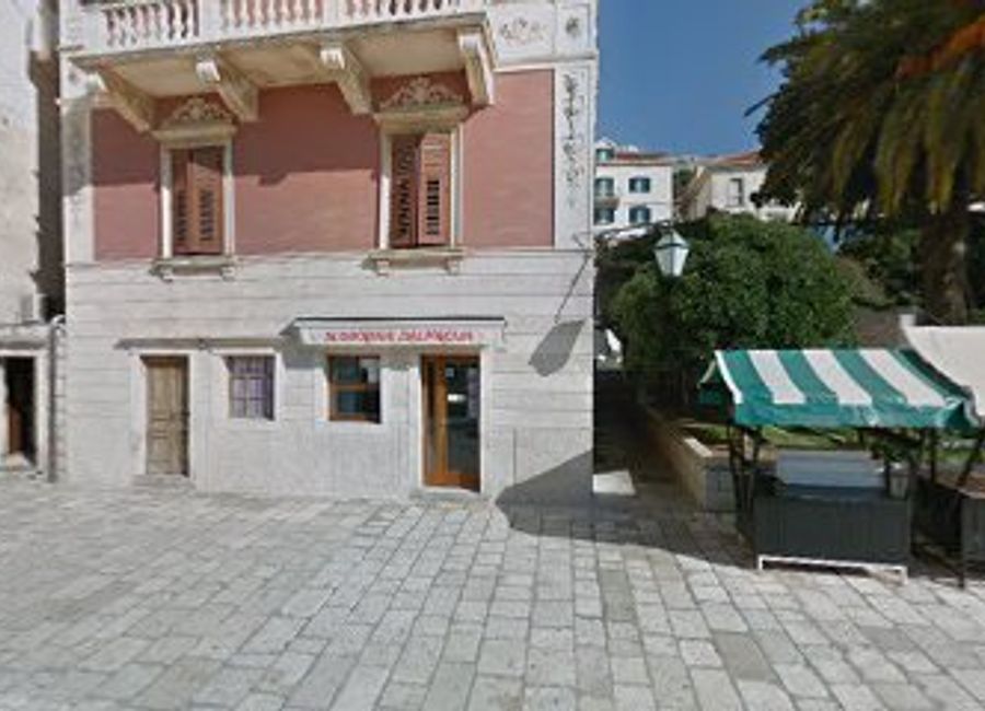 Experience the vibrant nightlife of Hvar at Secret Bar Evil Baby, where expertly crafted cocktails and an eclectic ambiance await you.