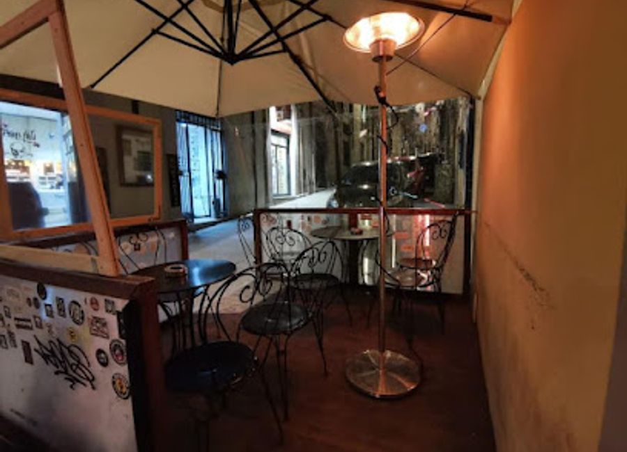 Discover the lively Minimal Bar in Perugia, a perfect blend of great drinks and a welcoming atmosphere for tourists and locals alike.