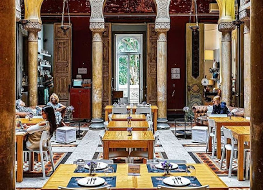 Experience the ultimate gin journey at Gin Lovers Bar & Restaurant in Lisbon, where exceptional spirits meet delightful culinary creations.