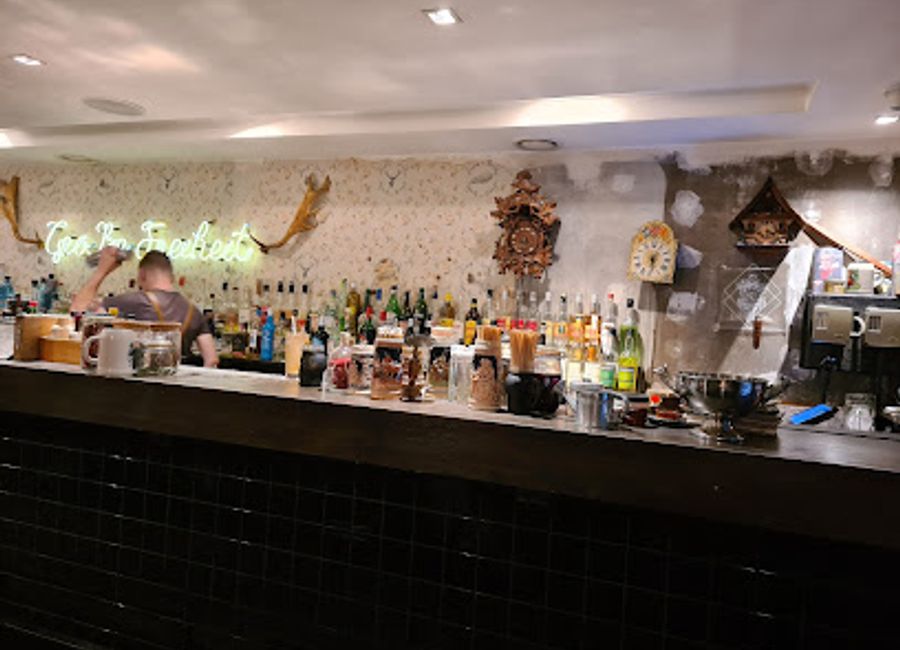 Discover the enchanting Black Forest Society in Lyon, where creative cocktails and a stylish atmosphere offer a perfect night out.