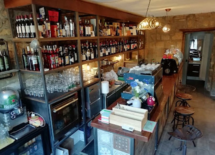 Discover Bacaro Orvieto: A charming wine bar in the heart of Italy, offering exquisite local wines and traditional Italian small plates.