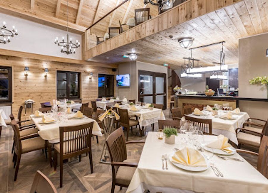 Experience authentic Croatian cuisine at Restoran Kozjak, the perfect dining spot near Plitvice Lakes National Park, surrounded by stunning natural beauty.