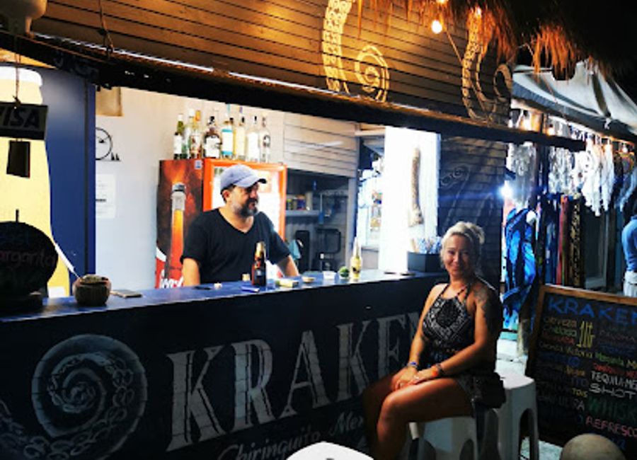 Discover the vibrant atmosphere of Kraken Chiringuito Mexicano in Holbox, where refreshing cocktails and local flavors create unforgettable experiences.