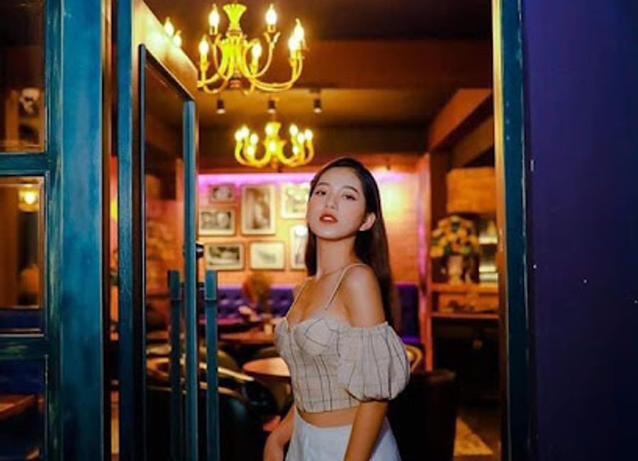 Experience the serene beauty of Tam Đảo at Mây Pub, where refreshing drinks and stunning views come together in a vibrant, welcoming atmosphere.