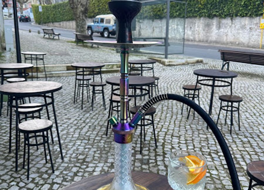 Experience the vibrant nightlife of Sintra at ZID Lounge Bar, where exquisite cocktails meet a warm and welcoming atmosphere.