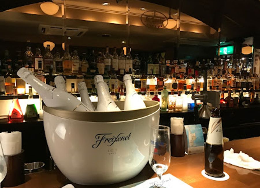 Experience the vibrant nightlife of Kanazawa at Jigger Bar, where expertly crafted cocktails and a lively atmosphere await.