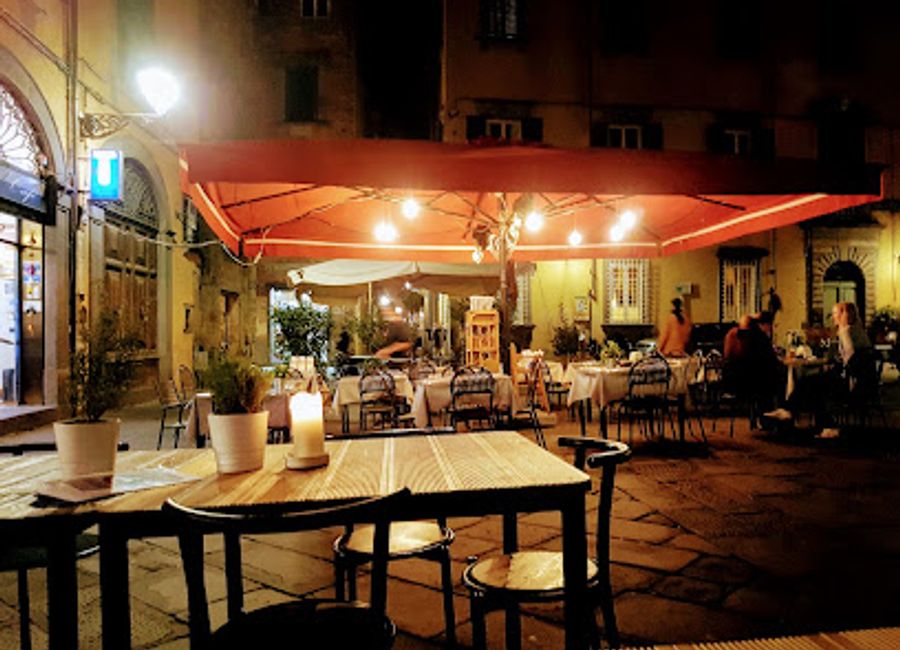 Discover the essence of Tuscan wines at Enoteca Vanni, where every glass promises a taste of Italy's rich heritage.