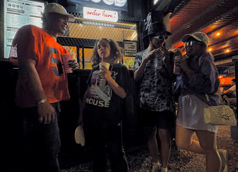 Experience the vibrant nightlife at Mood Cocktail in Santa Marta, where expertly crafted cocktails and a lively ambiance await every visitor.