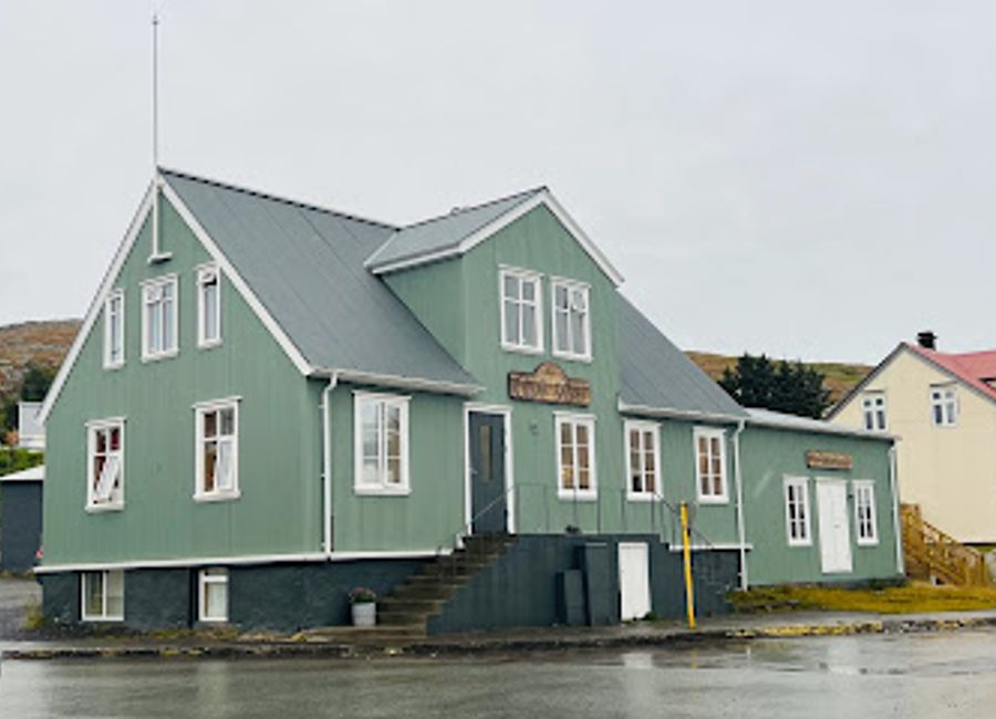 Discover the flavors of Iceland at Café Riis in Hólmavík, where delicious pizzas and local dishes meet a warm, inviting atmosphere.