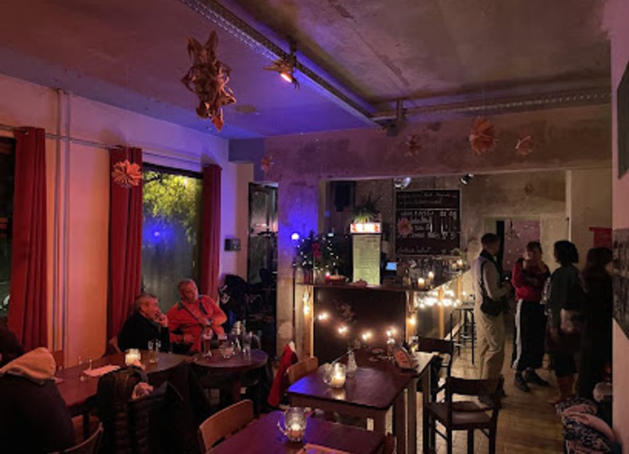 Discover Goldhopfen, Leipzig's premier craft beer bar, offering an eclectic selection of brews in a vibrant and welcoming atmosphere.