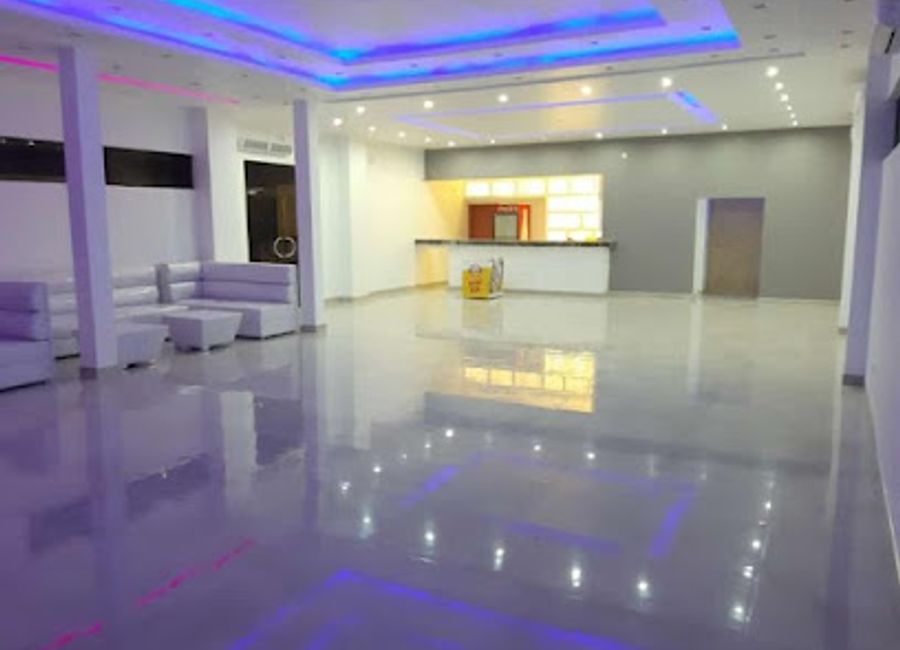 Experience the vibrant nightlife and exquisite dining at Vibes Lounge & Bar in Vilankulos, where every evening is a celebration of flavor and fun.