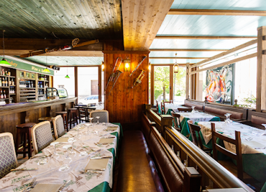 Experience the flavors of Abruzzo at Bistrò del Parco, where traditional Italian cuisine meets stunning natural beauty.