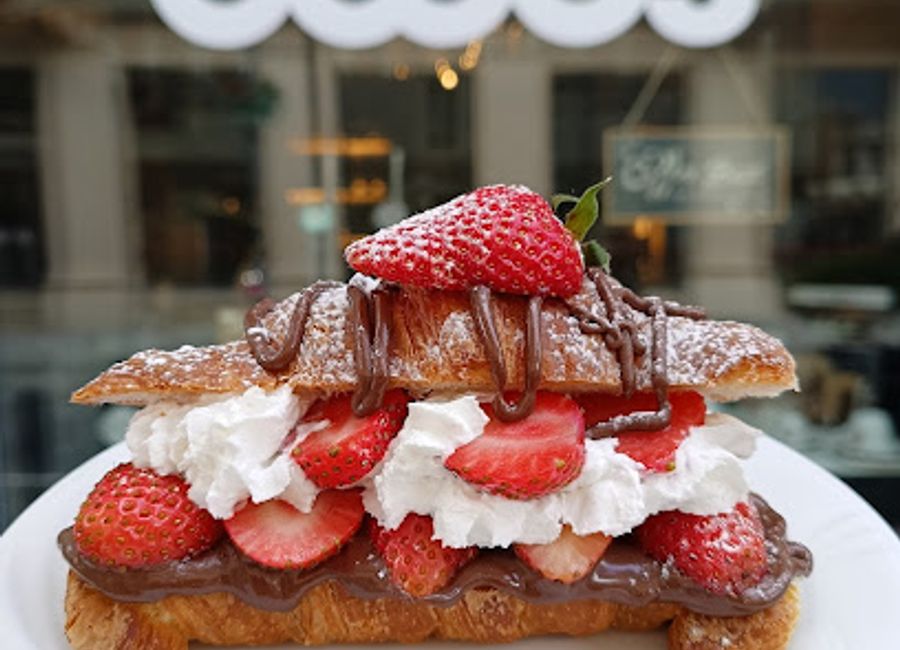 Discover the vibrant atmosphere of JoJo's Bar in Aosta, where local flavors and friendly service create a perfect retreat for tourists and locals alike.