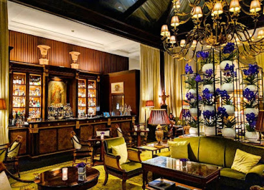 Discover the luxurious Atrium Bar in Florence, where exquisite cocktails meet Italian culinary delights in an elegant setting.