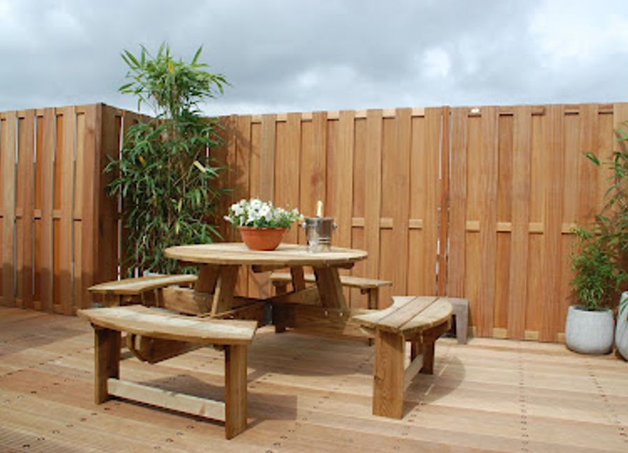 Discover the charm of Dutch hospitality at Hotel-Restaurant-Cafe-Zalen De Engel, your perfect base for exploring Lisse and the stunning Keukenhof gardens.