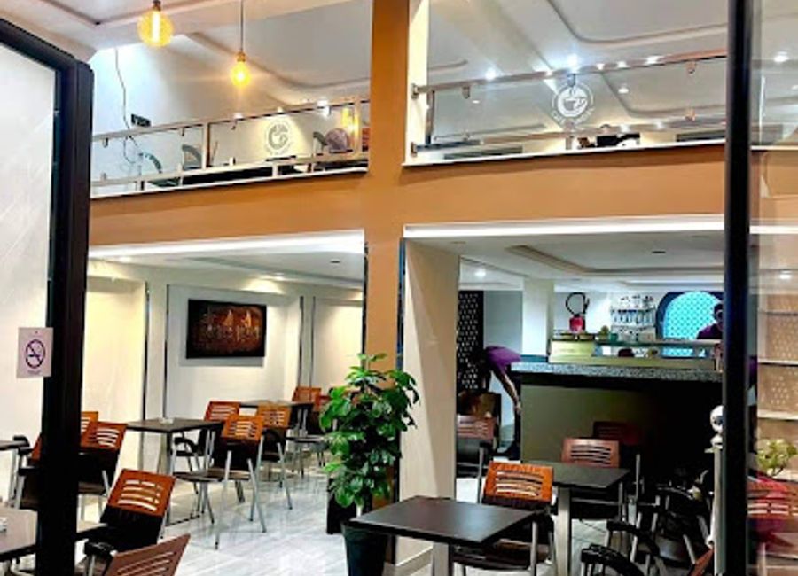 Discover the essence of Chefchaouen at Café Mundial, where local flavors meet a cozy atmosphere in the heart of the blue city.